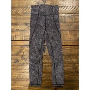 Lululemon Time To Sweat Crop 23" in Free Spirit Alpine White Black Size: 2